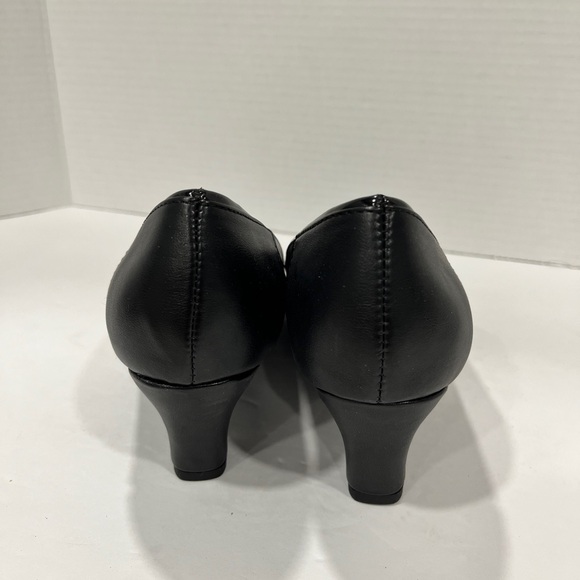 Easy Street‎ Womens Datia Pointed Toe Kitten Heel Pumps. Size 6.5 Color: Black - Picture 4 of 7